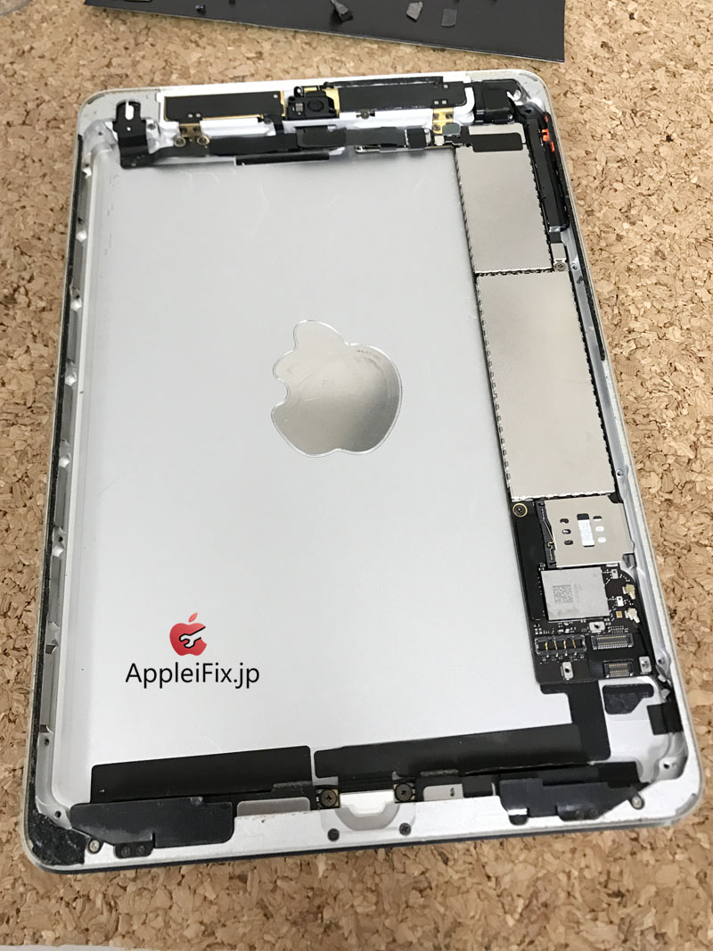 iPad mini2バッテリー交換修理_Repair_2.jpg