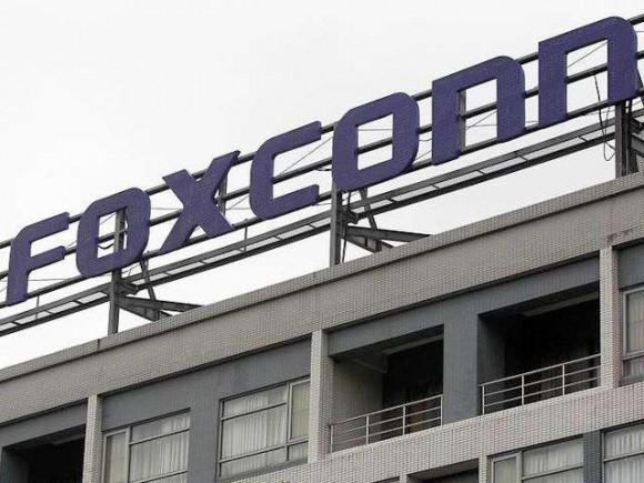 foxconn-sign-e1439135054680.jpg