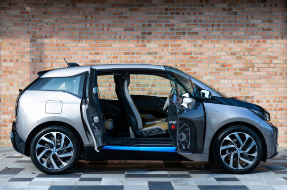 Report-Apple-in-negotiations-to-use-BMW-i3-as-basis-for-its-own-electric-car-9to5Mac-e1437786100618.png